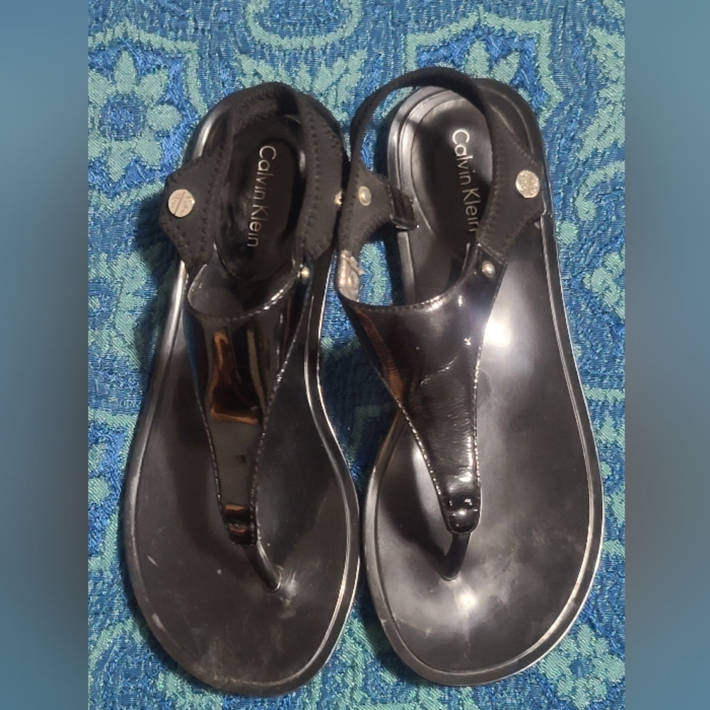 🐰Calvin Klein Black T-Strap Sandals